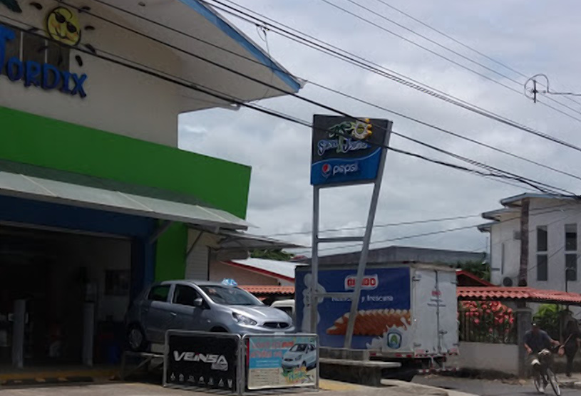 A grocery store 'Super Jordix' in Quepos, Puntarenas Province